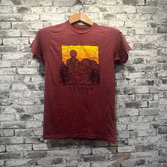 EUC Blue 84 Sedona Arizona Graphic T-Shirt Burgundy Size Small - Picture 1 of 6